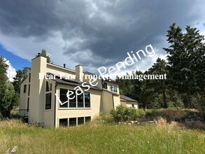 Building Photo - Spacious 4-Bed, 4.5-Bath Retreat in with B...