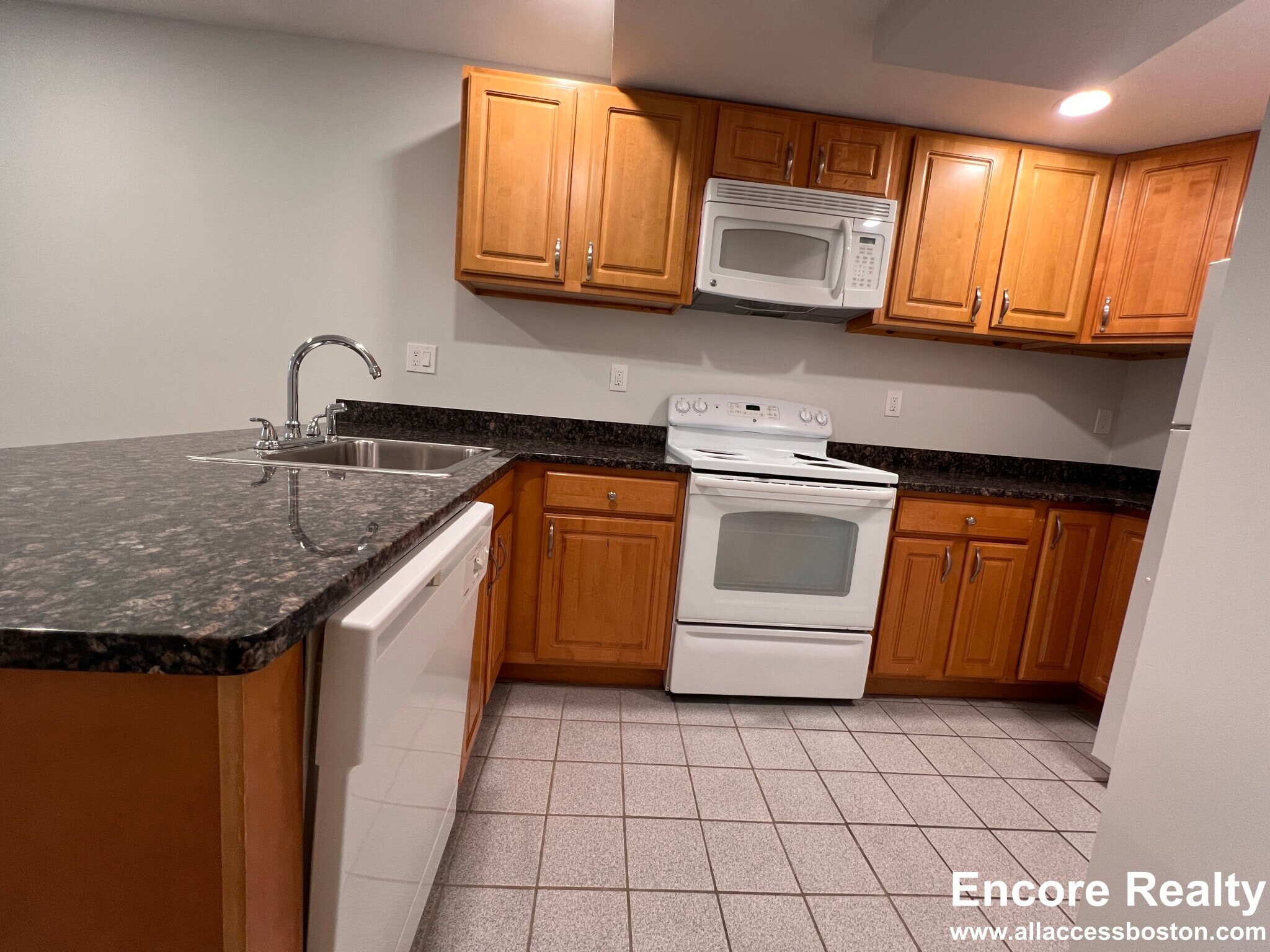 Building Photo - 55 Queensberry St