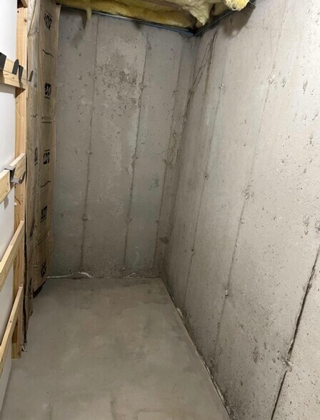 Building Photo - 6651 S Interlochin Ln