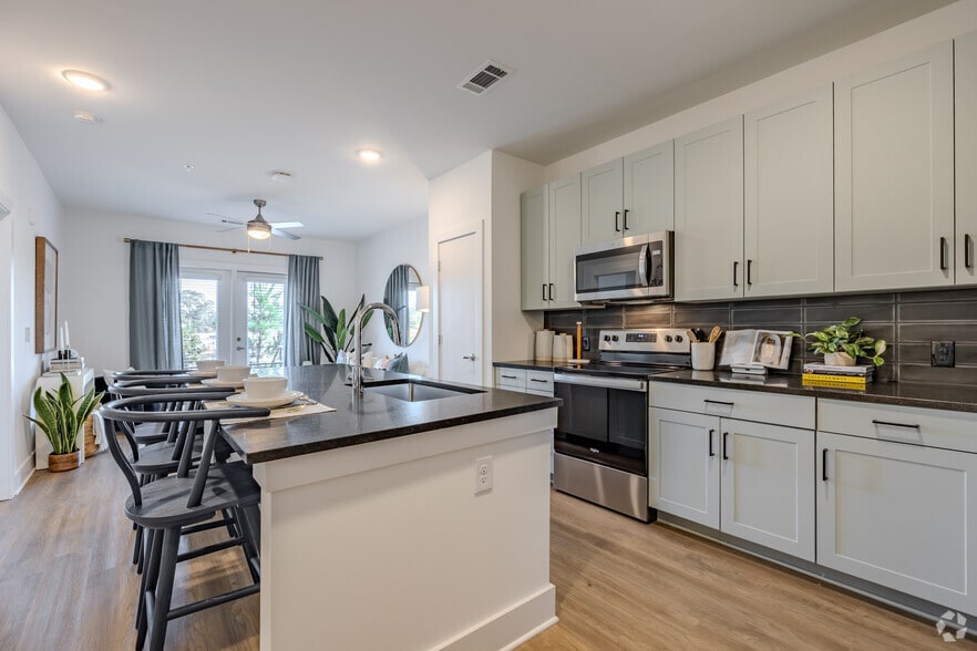 1BR, 1BA - 702SF - Kitchen - zThe Vivian