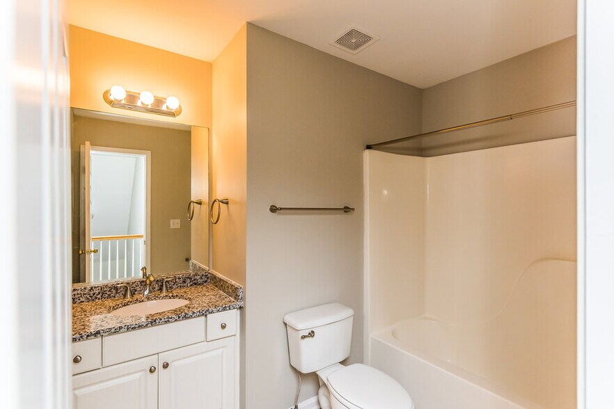 Building Photo - 411 Azalea Cove