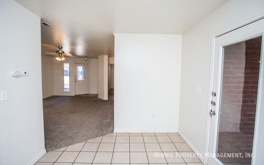 Building Photo - 906 N Belmont Ave