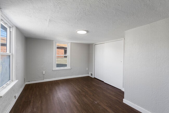 Building Photo - 113 River Ave