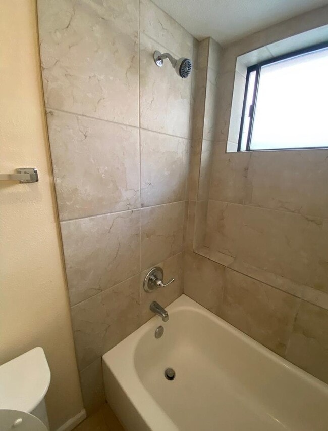 Building Photo - 721 N Mallard St