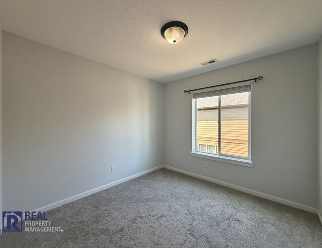 Building Photo - Charming 3BR/2.5BA Beaverton Home in Prime Location
