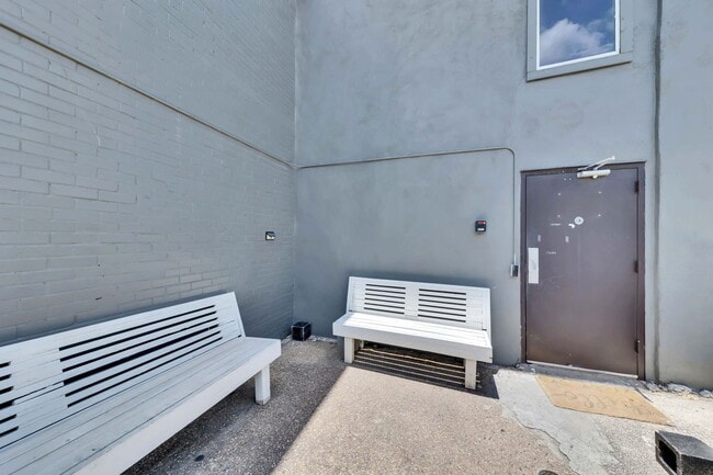 Building Photo - 2020 S Congress Ave