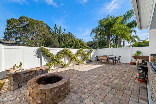 Building Photo - 1067 Seaside Dr N