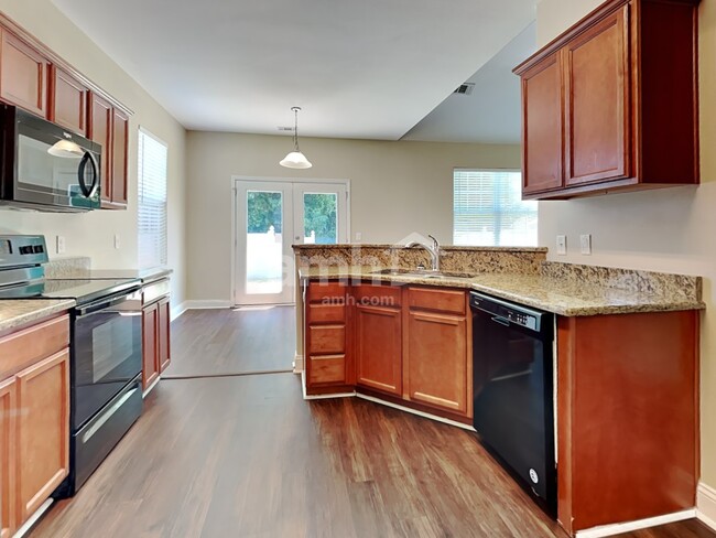 Building Photo - 830 Hyacinth Circle