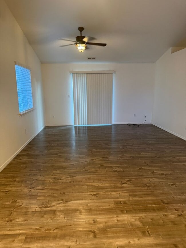 Building Photo - Cozy Hayden Home!!