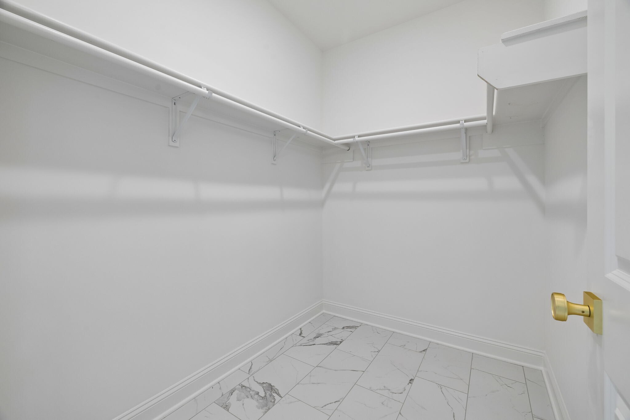 Building Photo - 551 Skyview Dr