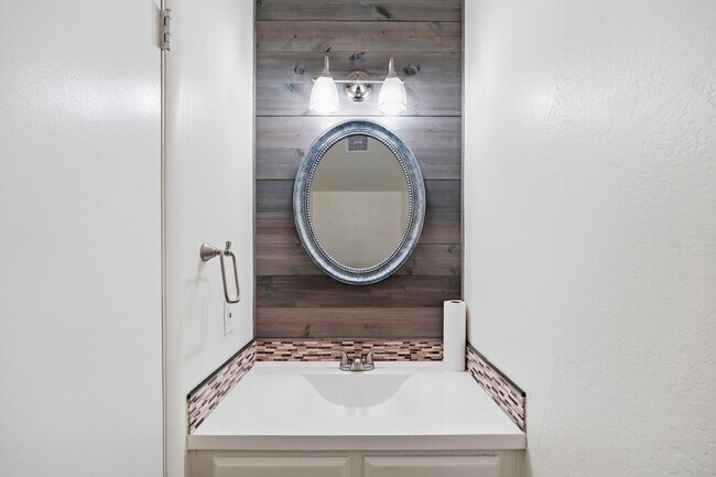 Building Photo - 1333 N Brittany Ln