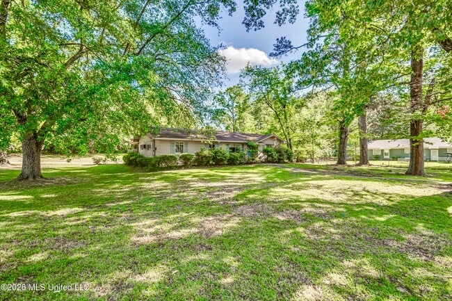 Building Photo - 823 Dunton Rd