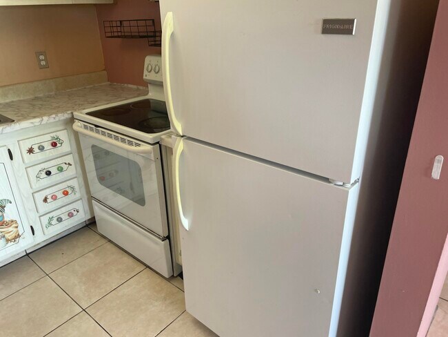 Building Photo - 500 Village Green Cir W