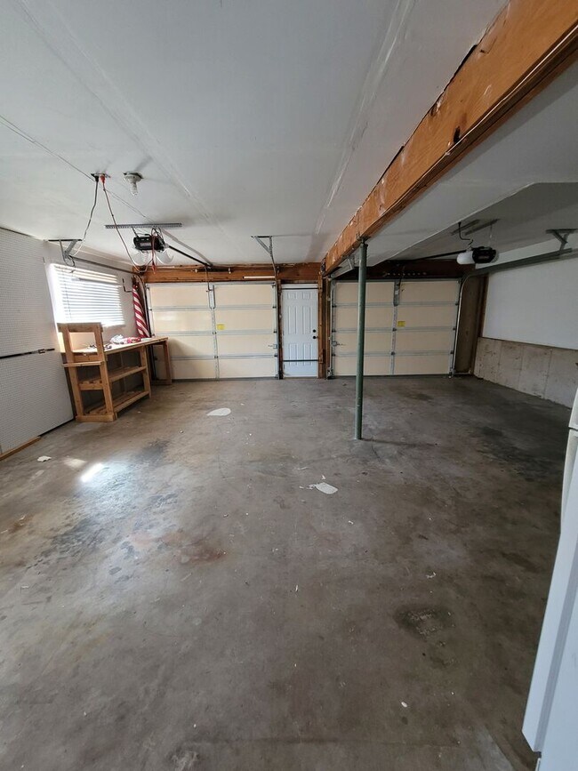 Building Photo - Gorgeous 4 Bedroom Home for Rent on Buckho...