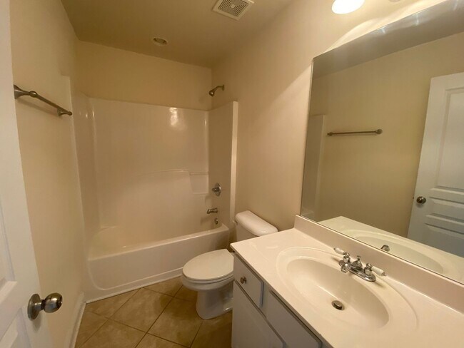 Building Photo - PRE-LEASING FOR AUGUST 6 2026!