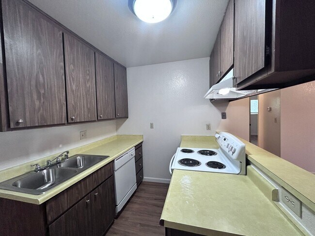 Building Photo - 955-957 Woodshire Way