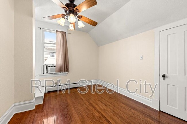 Building Photo - 2125 N Grand Ave