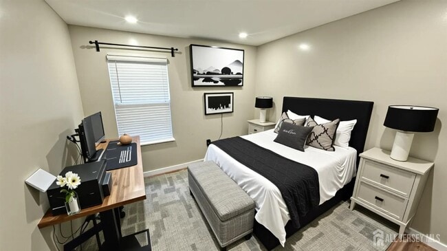 Building Photo - 8 Cosgrove Ct