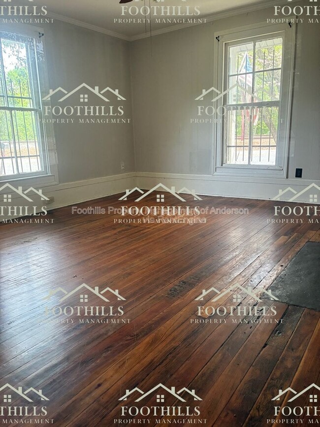 Building Photo - 319 B St