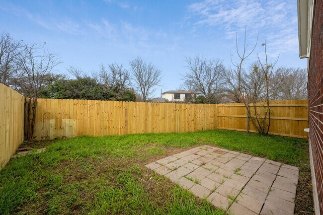 Building Photo - 203 Tamara Dr