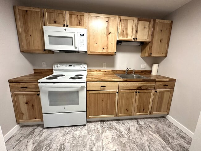 Building Photo - Huge 2-Bedroom Apartment in Westminster