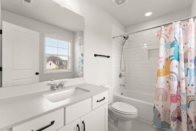 Building Photo - Stunning 6-Bed, 5-Bath home in Hudson Cove!