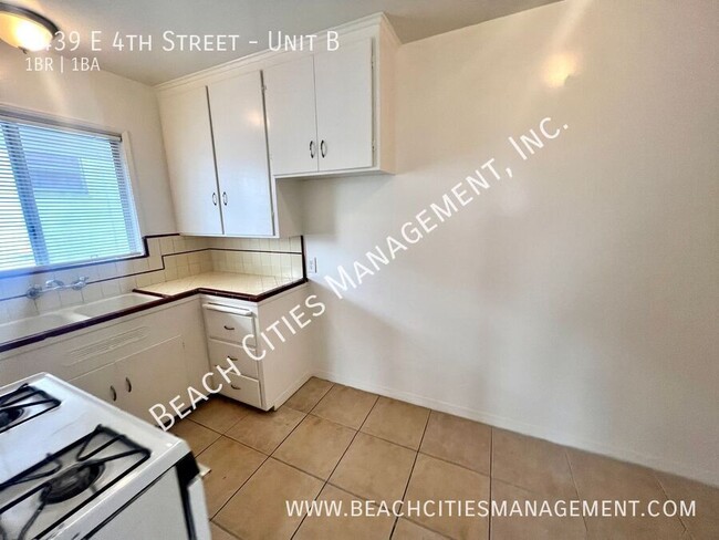 Building Photo - Cute One Bedroom Blocks Away from Beach an...