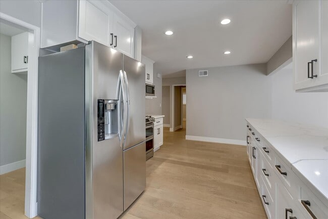 Building Photo - 406 Central Ave