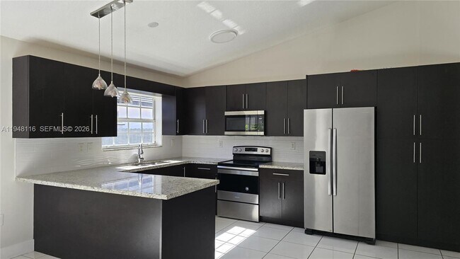 Building Photo - 9125 SW 166th Ave