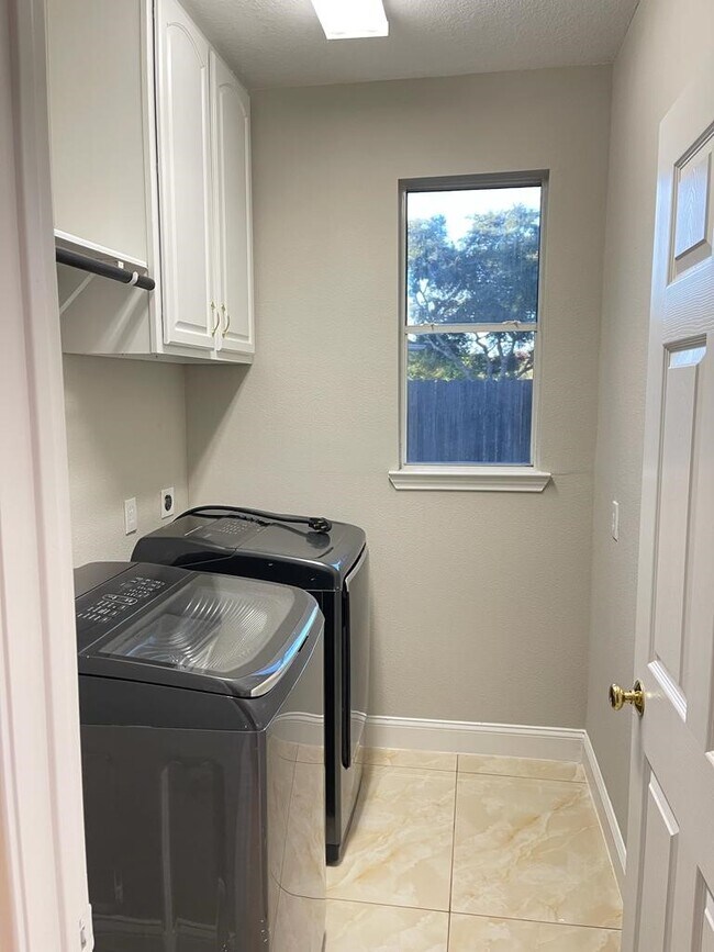 Building Photo - 6207 Harrison Ct