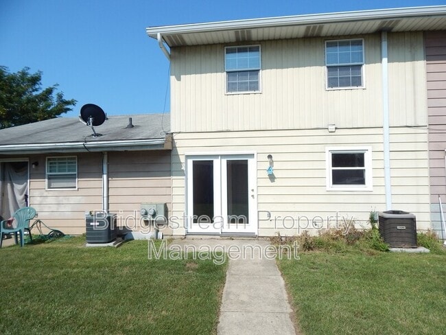 Building Photo - 660 Randler Ave