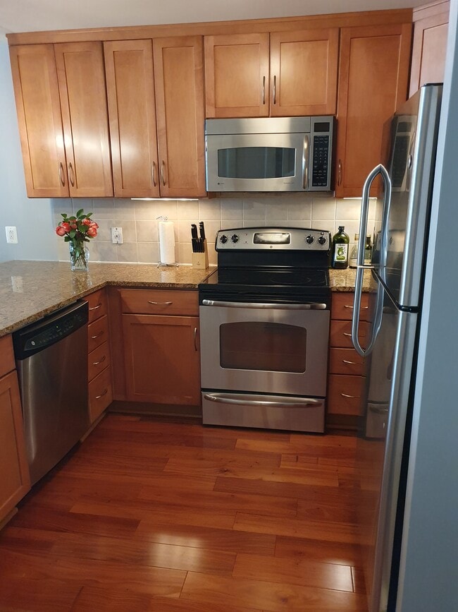 Building Photo - 888 N Quincy St