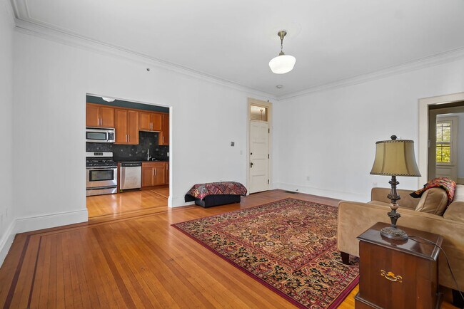 Living Roon - 1447 Westminster St