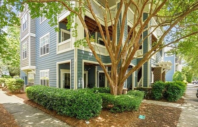 Primary Photo - Beautiful Top Floor Condo in the Heart of ...