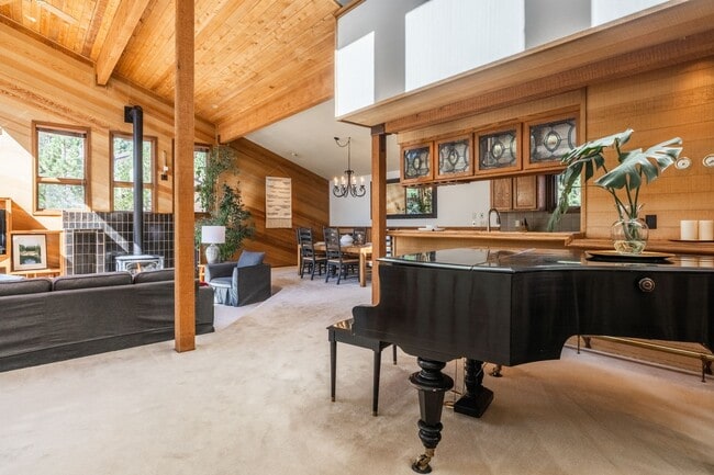 Building Photo - 283 Monterey Pine Rd