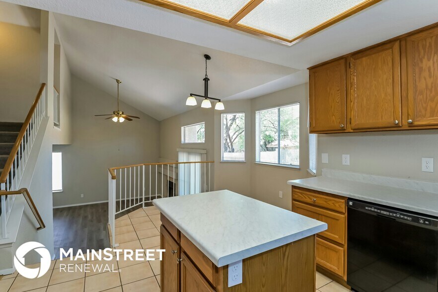 Building Photo - 9585 E Ashford Dr