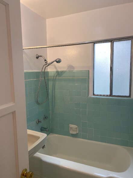 Building Photo - 4024-4028 Los Feliz Blvd