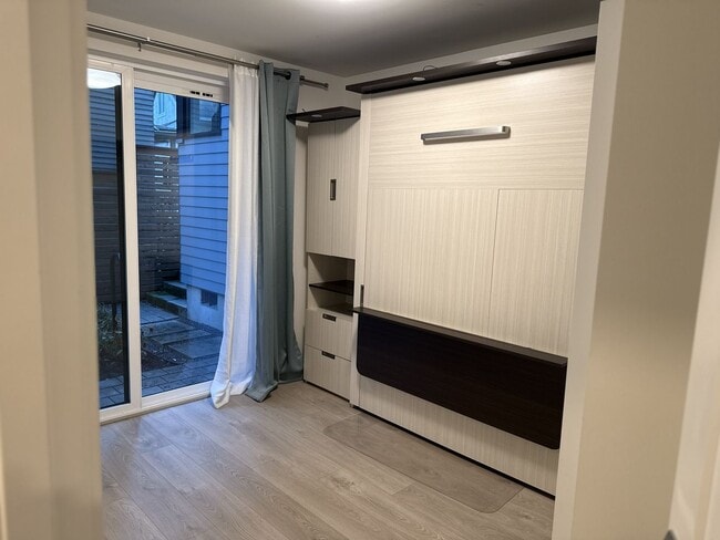 Building Photo - Modern 2-Bed, 2-Bath Townhome near Madison Valley – Exceptional Light, Design & Location