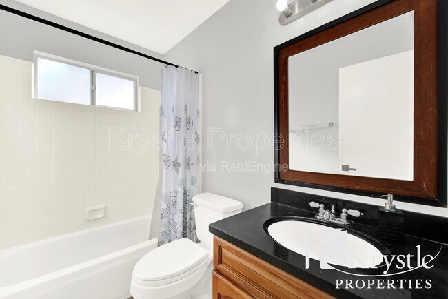 Building Photo - 121 Radcliffe Dr