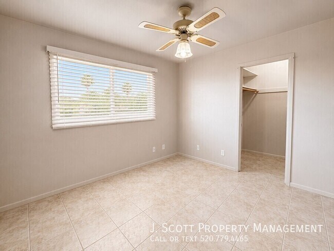 Building Photo - 6522 E Palm Ln