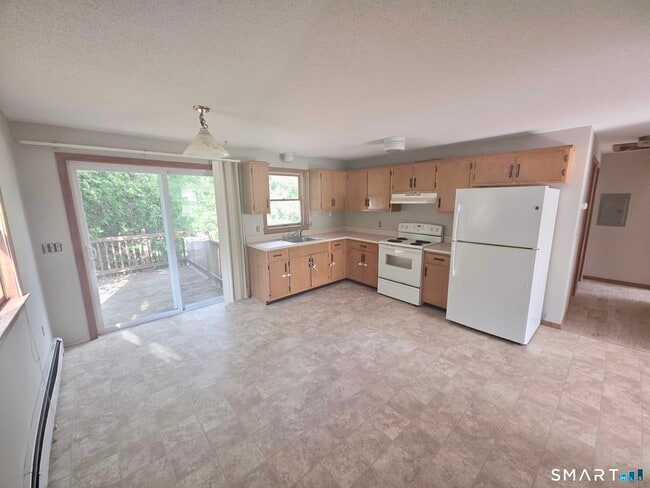 Building Photo - 14 Fairway Dr