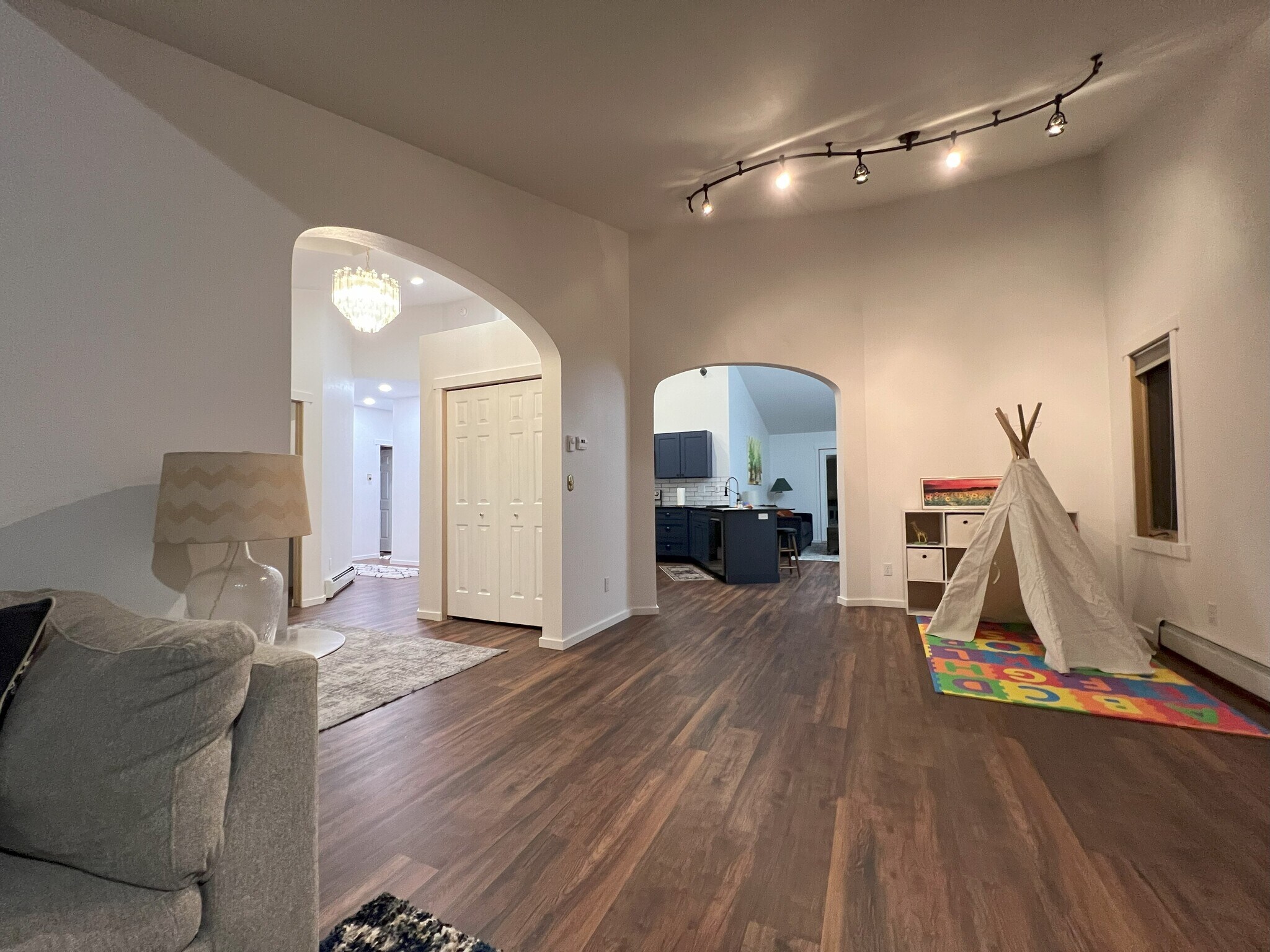 Living room with play area - 1005 Woodland Dr