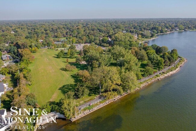 Building Photo - 744 Trombley Rd