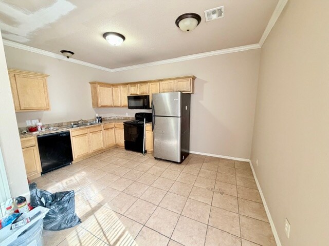 Building Photo - 1355 Oakland Ave