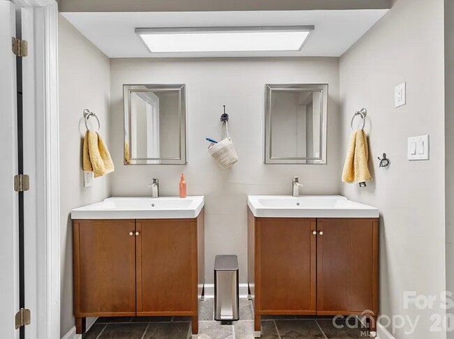 Building Photo - 13820 Queens Harbor Rd