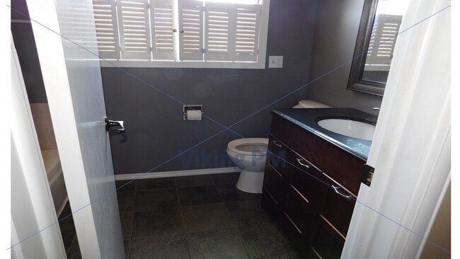 Building Photo - 501 NE Loper Ave