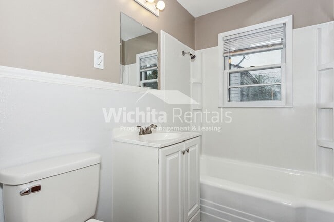 Building Photo - 3 BD/1 BA home near Friends University!