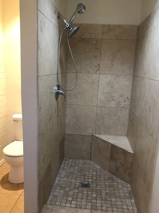 Building Photo - 2503 N Euclid Ave