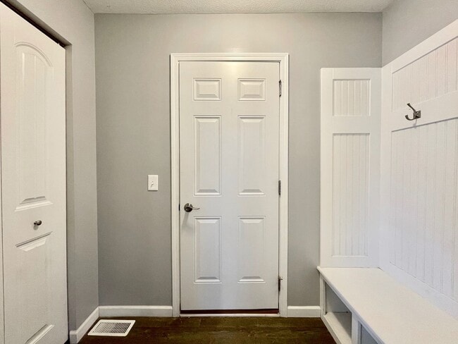 Building Photo - Four Bedroom Home in Fruitport