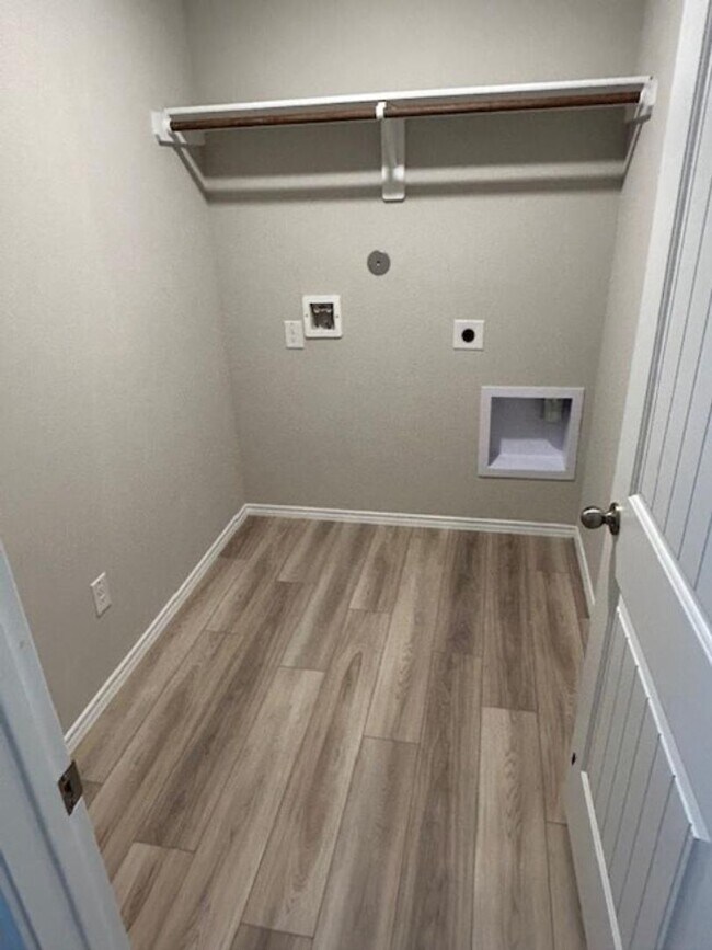 Building Photo - 4 Bedroom House in Rockbridge